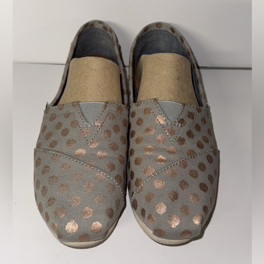 Sz 6.5 WOMENS TOMS POLKA DOT SLIP ON FLATS SHOES GRAY/GOLD ROSE COLOR